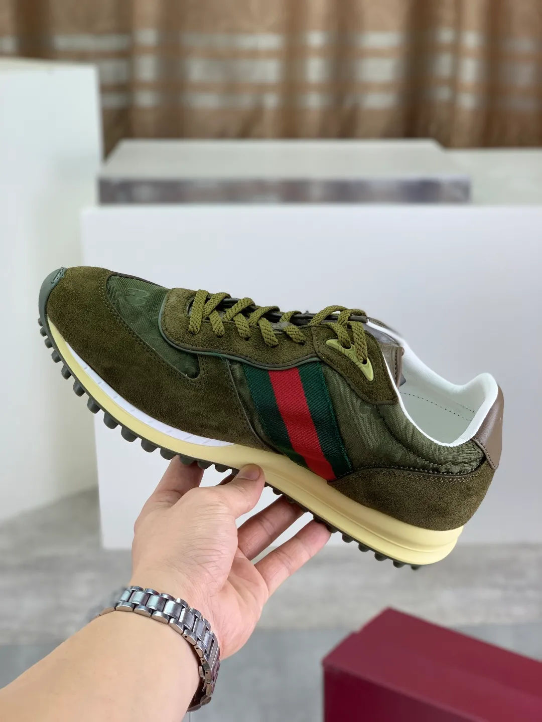 Men's shoes 💰P640 New Gucci Gucci Top version Latest catwalk style Re-Motion series Thick-soled casual sports shoes Original purchase and development ▪️Fabric: Original custom imported first-layer cowhide ▪️Sole: Original molded TPU material ▪️Sole thickness: 3.5CM ▪️Size: Men 39-45 Color: 8️⃣ colors available, boutique packaging